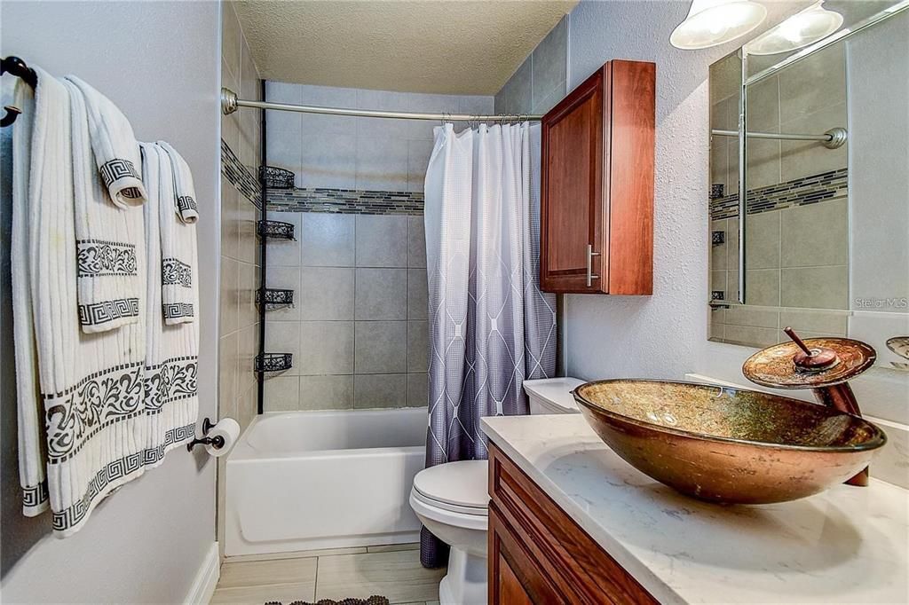 For Sale: $369,000 (2 beds, 1 baths, 774 Square Feet)