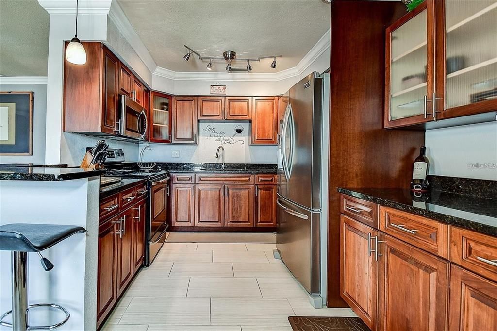For Sale: $369,000 (2 beds, 1 baths, 774 Square Feet)