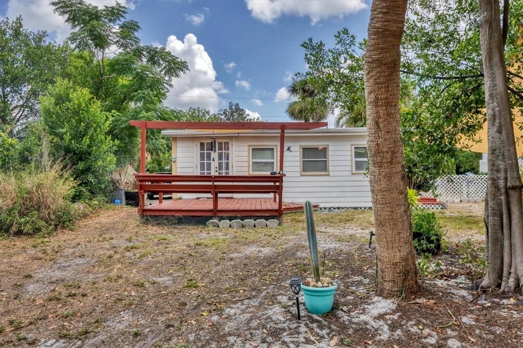 For Sale: $330,000 (2 beds, 2 baths, 700 Square Feet)