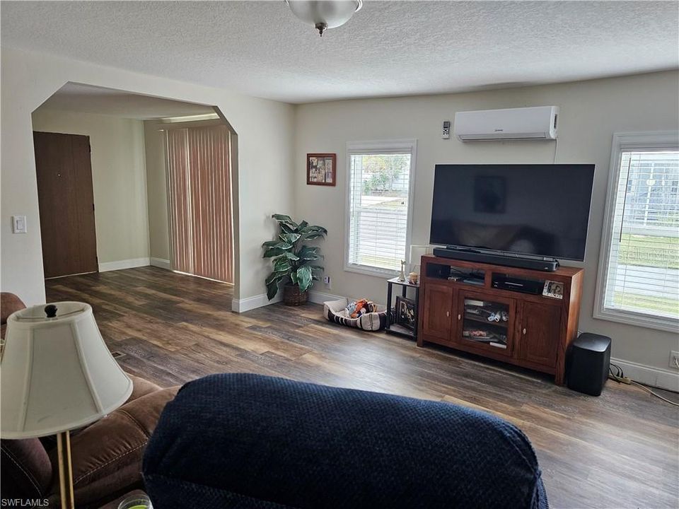 For Sale: $150,000 (2 beds, 2 baths, 1196 Square Feet)