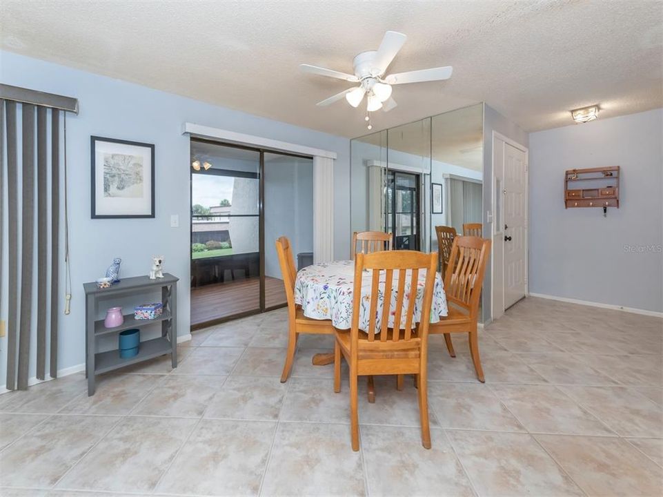 For Sale: $235,000 (2 beds, 2 baths, 1186 Square Feet)