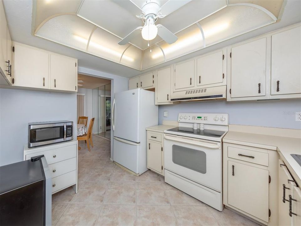 For Sale: $235,000 (2 beds, 2 baths, 1186 Square Feet)