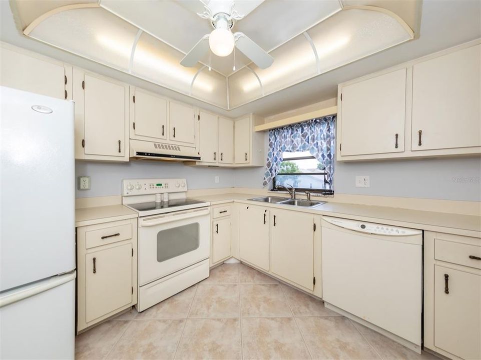 For Sale: $235,000 (2 beds, 2 baths, 1186 Square Feet)