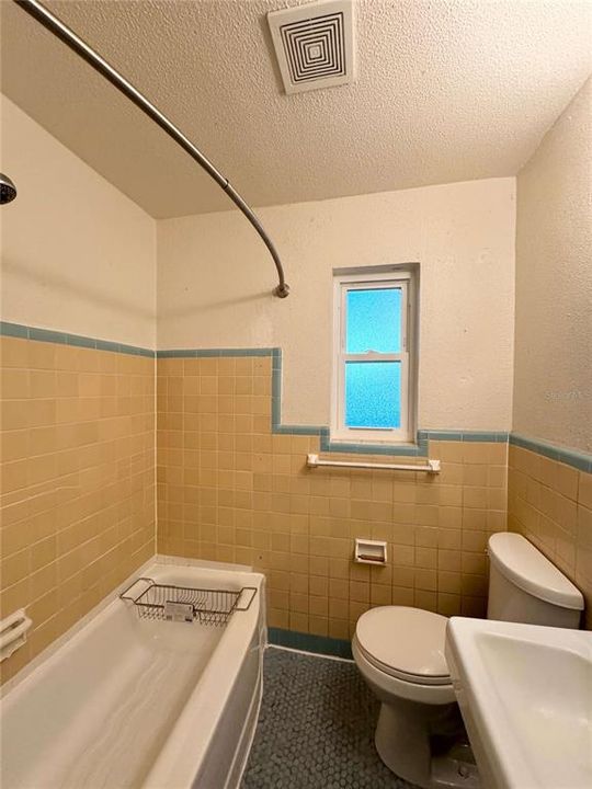待售: $269,000 (3 贝兹, 1 浴室, 1256 平方英尺)