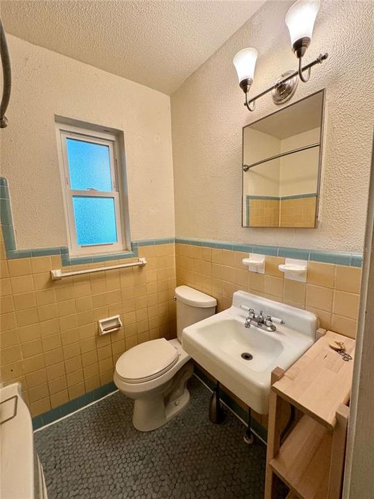 待售: $269,000 (3 贝兹, 1 浴室, 1256 平方英尺)