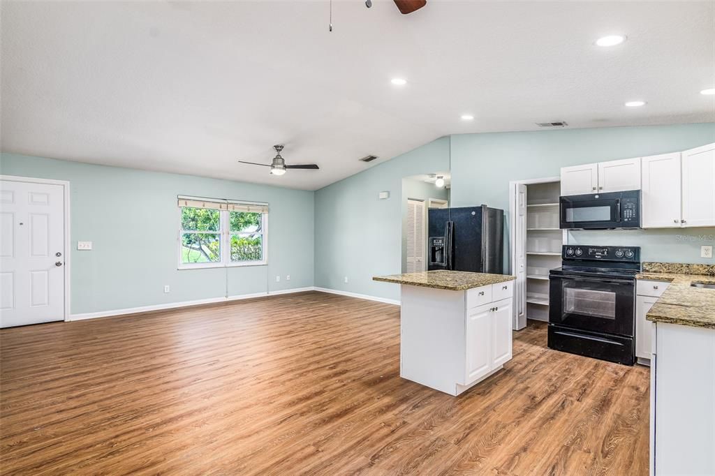 Active With Contract: $265,000 (3 beds, 2 baths, 1056 Square Feet)