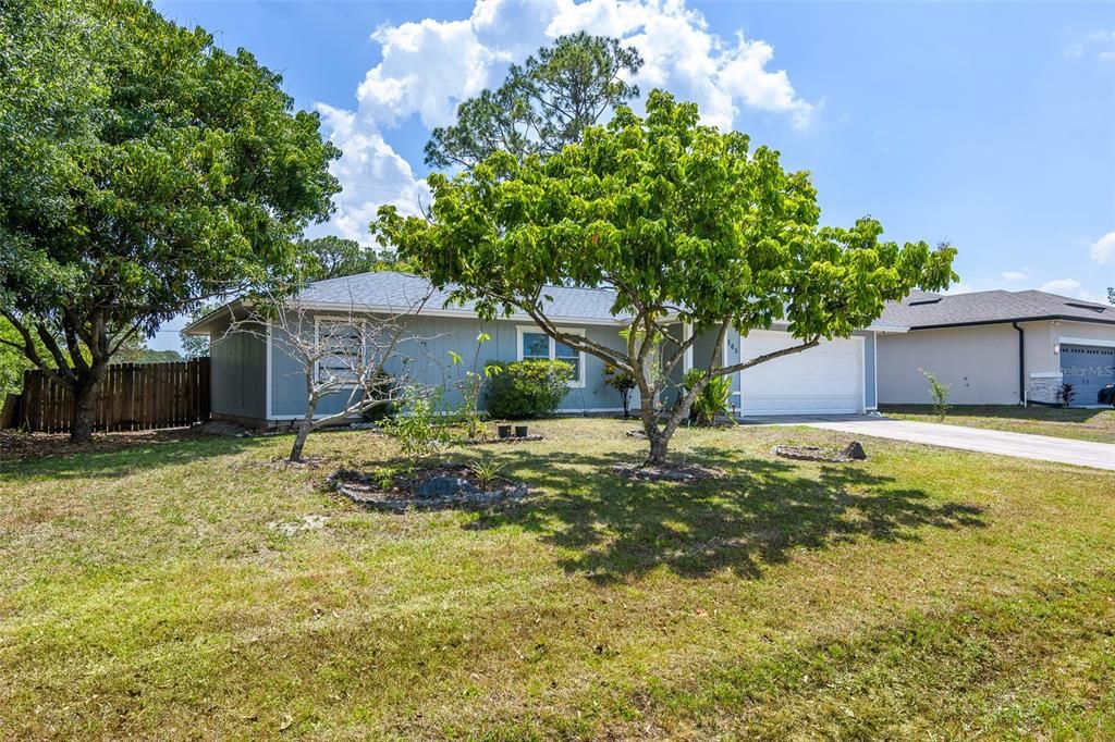 Active With Contract: $265,000 (3 beds, 2 baths, 1056 Square Feet)