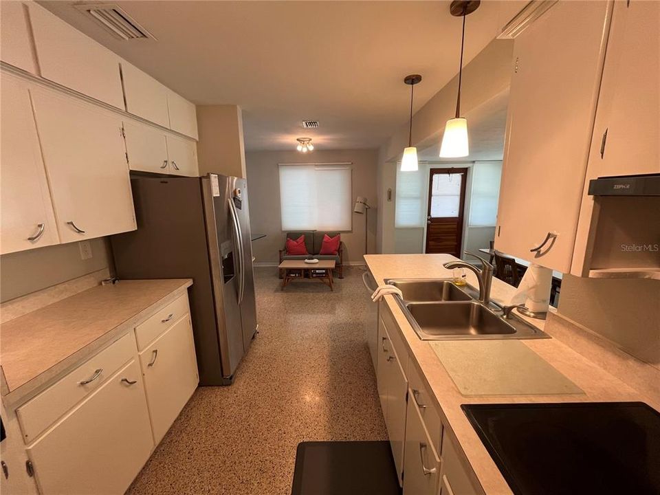 For Rent: $2,700 (3 beds, 2 baths, 1152 Square Feet)