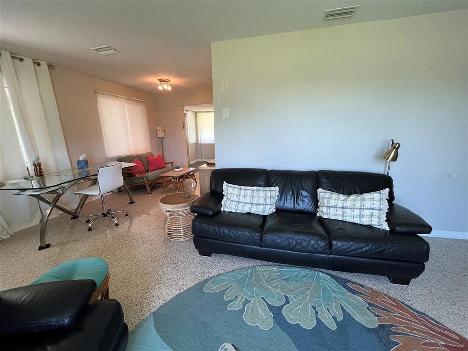 For Rent: $2,700 (3 beds, 2 baths, 1152 Square Feet)