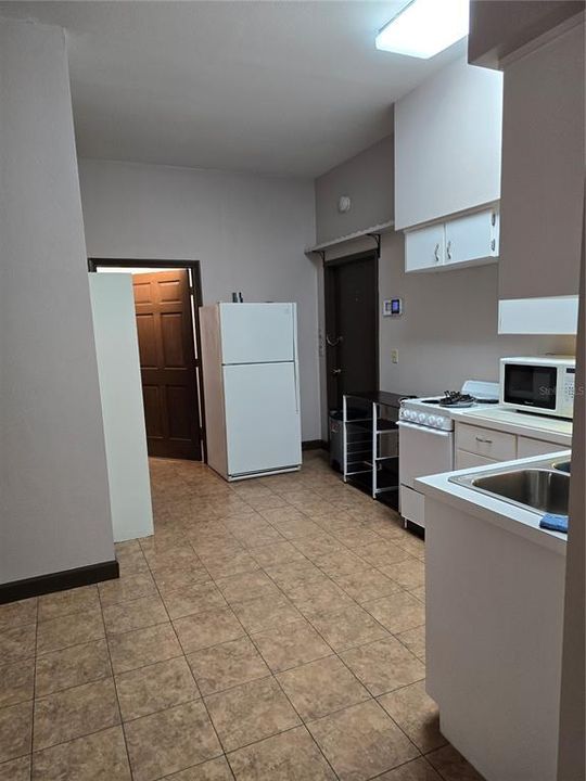 For Rent: $1,600 (1 beds, 1 baths, 2364 Square Feet)