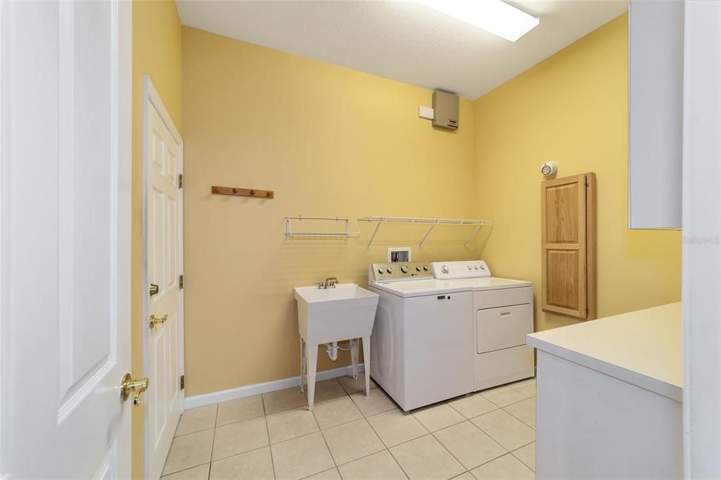 For Sale: $380,000 (3 beds, 2 baths, 2335 Square Feet)