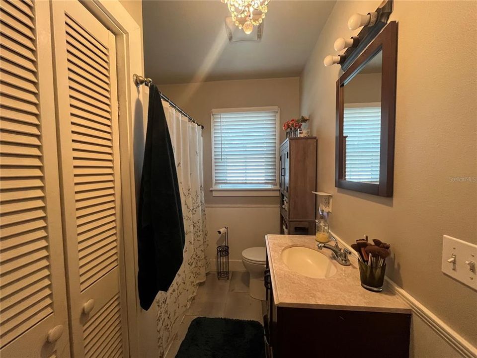 For Sale: $314,000 (2 beds, 1 baths, 1220 Square Feet)