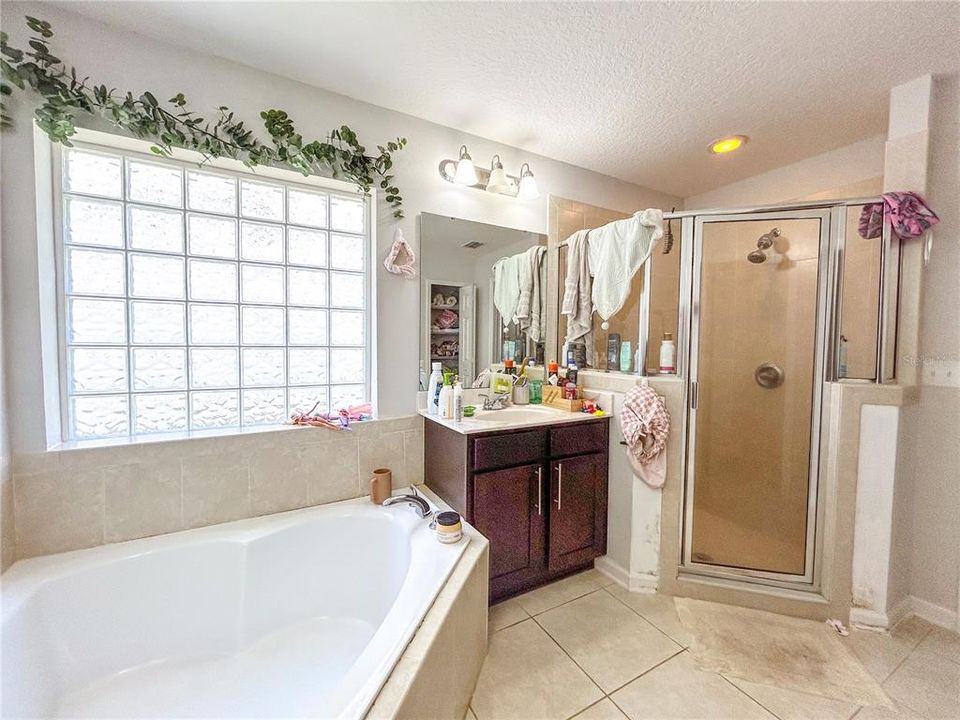 Active With Contract: $2,200 (3 beds, 2 baths, 1896 Square Feet)