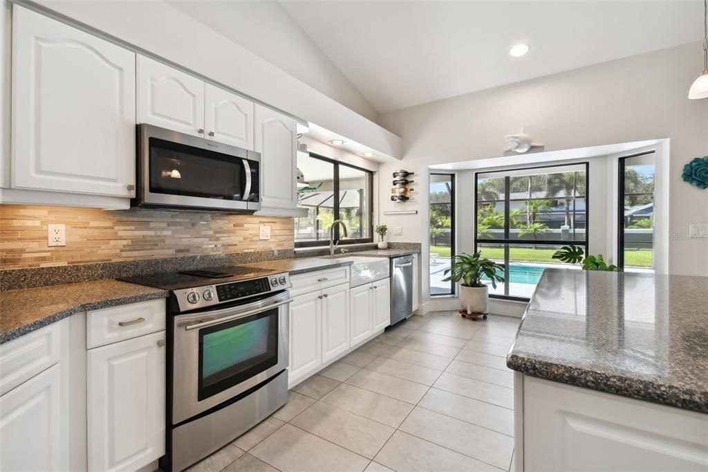 Active With Contract: $998,000 (3 beds, 3 baths, 2659 Square Feet)