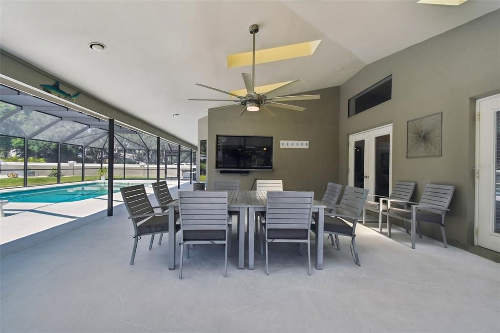 Active With Contract: $998,000 (3 beds, 3 baths, 2659 Square Feet)