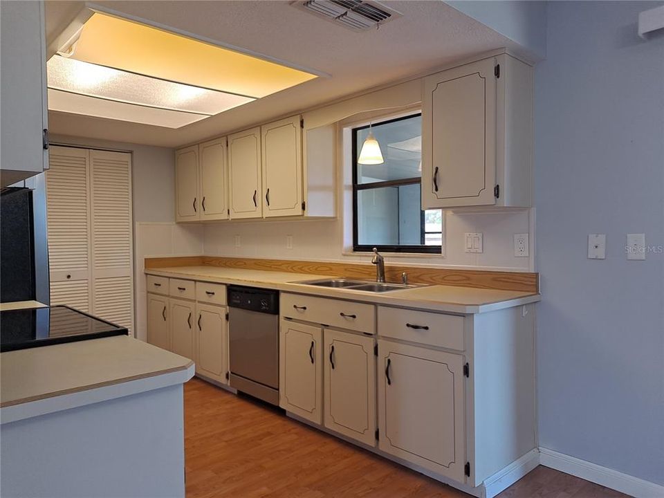 For Sale: $239,000 (2 beds, 2 baths, 1125 Square Feet)