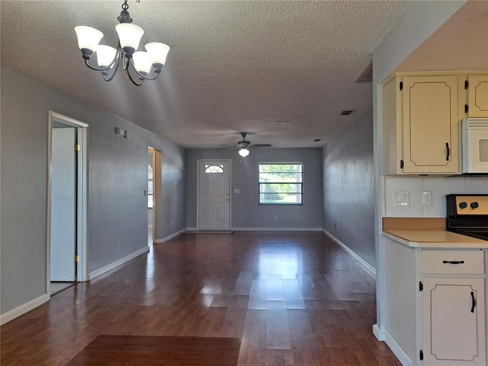 For Sale: $239,000 (2 beds, 2 baths, 1125 Square Feet)