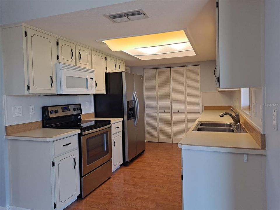 For Sale: $239,000 (2 beds, 2 baths, 1125 Square Feet)