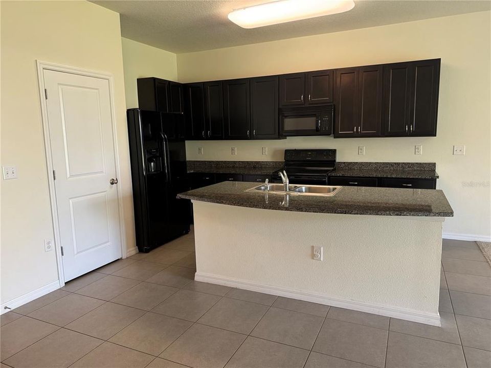 Active With Contract: $2,150 (3 beds, 2 baths, 1707 Square Feet)