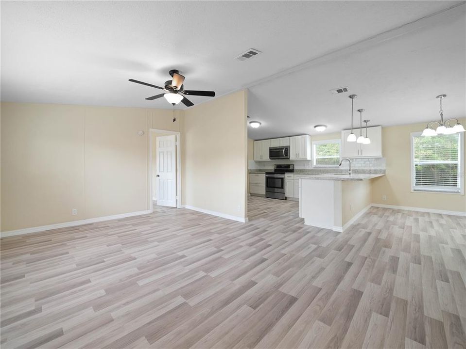 For Sale: $289,850 (4 beds, 2 baths, 1440 Square Feet)