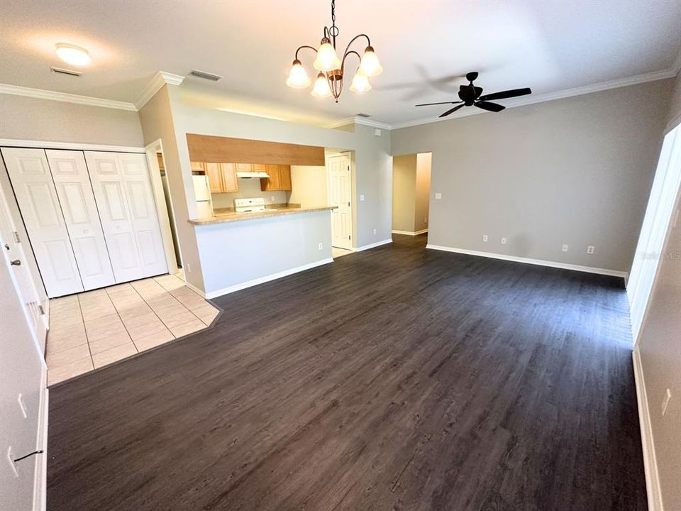 For Sale: $199,900 (2 beds, 2 baths, 1017 Square Feet)