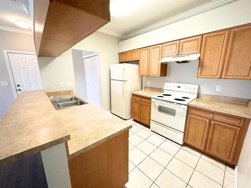 For Sale: $199,900 (2 beds, 2 baths, 1017 Square Feet)