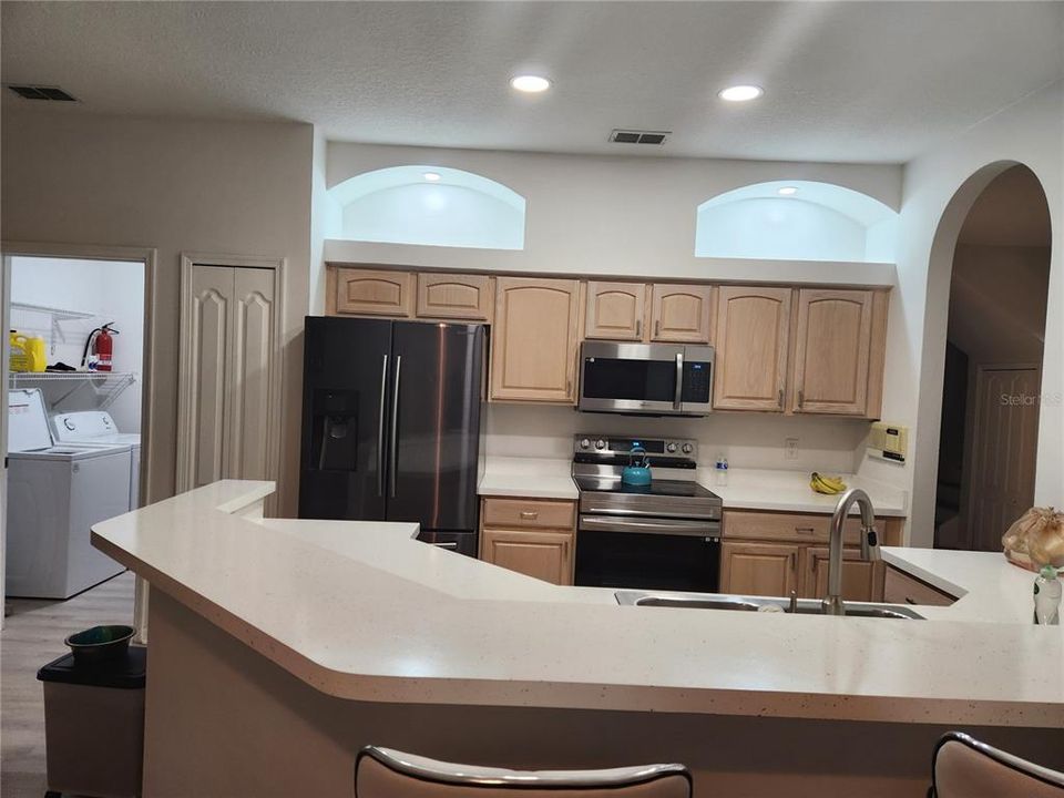 Active With Contract: $2,750 (5 beds, 3 baths, 2469 Square Feet)