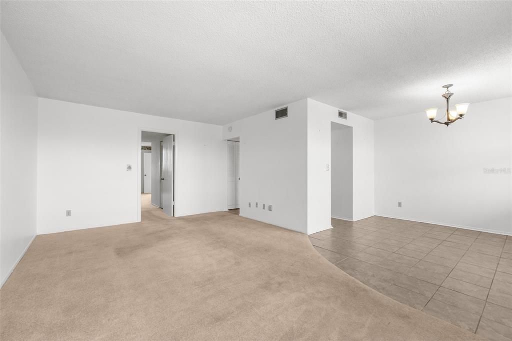 Active With Contract: $169,900 (1 beds, 1 baths, 925 Square Feet)