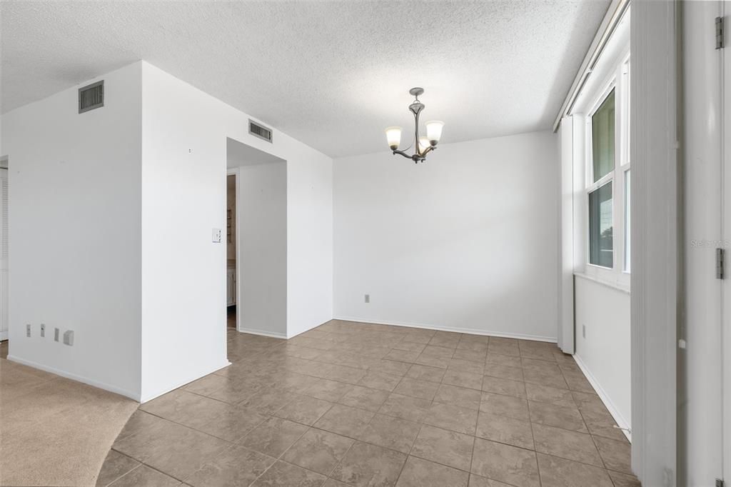 Active With Contract: $169,900 (1 beds, 1 baths, 925 Square Feet)