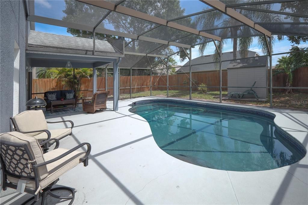 Active With Contract: $459,900 (4 beds, 2 baths, 1924 Square Feet)