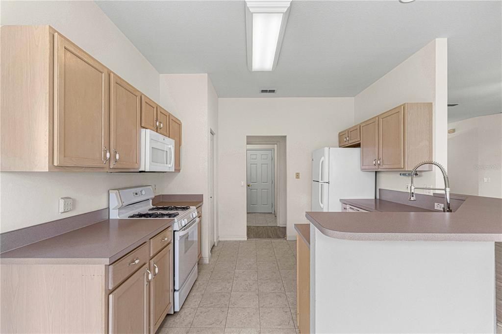 For Sale: $294,000 (2 beds, 2 baths, 1700 Square Feet)