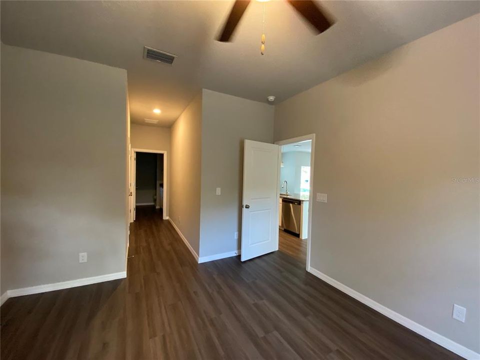 For Rent: $1,995 (3 beds, 2 baths, 1600 Square Feet)