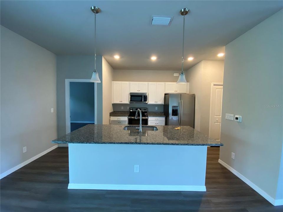 For Rent: $1,995 (3 beds, 2 baths, 1600 Square Feet)