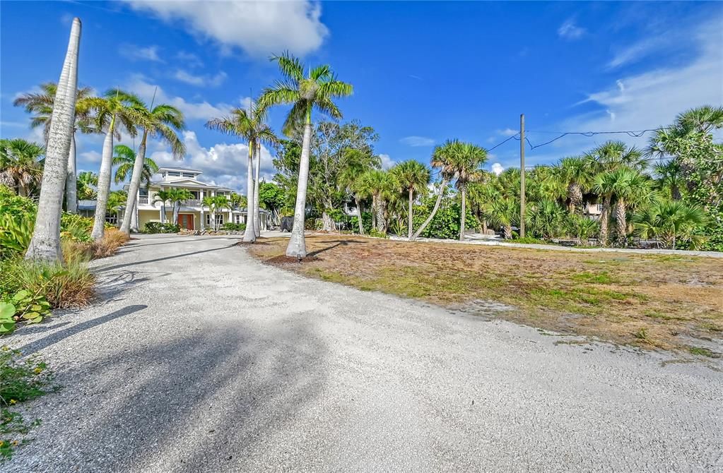 For Sale: $2,900,000 (3 beds, 2 baths, 2609 Square Feet)