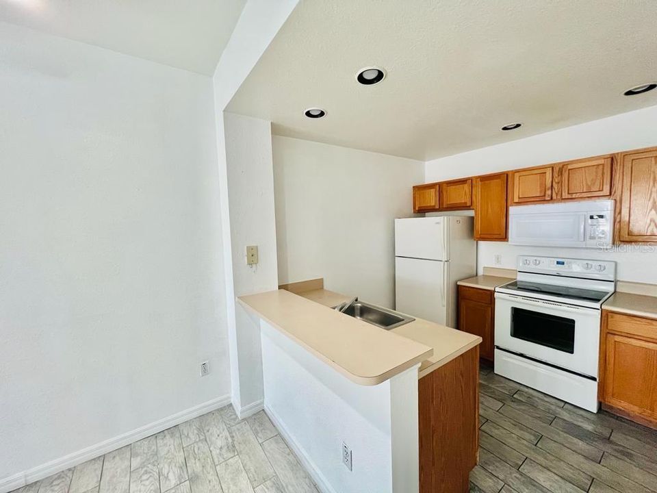 Active With Contract: $1,895 (3 beds, 2 baths, 1296 Square Feet)