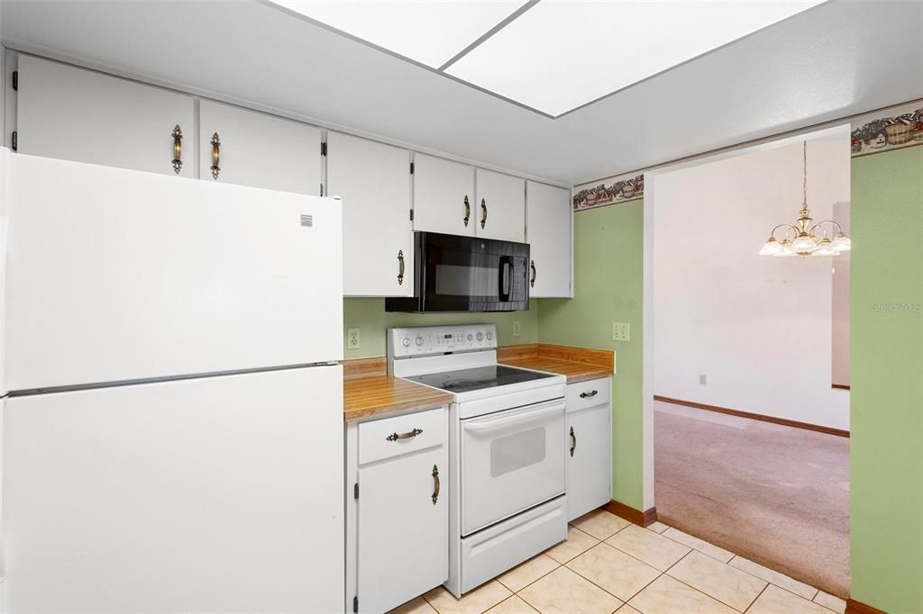 For Sale: $279,900 (2 beds, 2 baths, 1284 Square Feet)