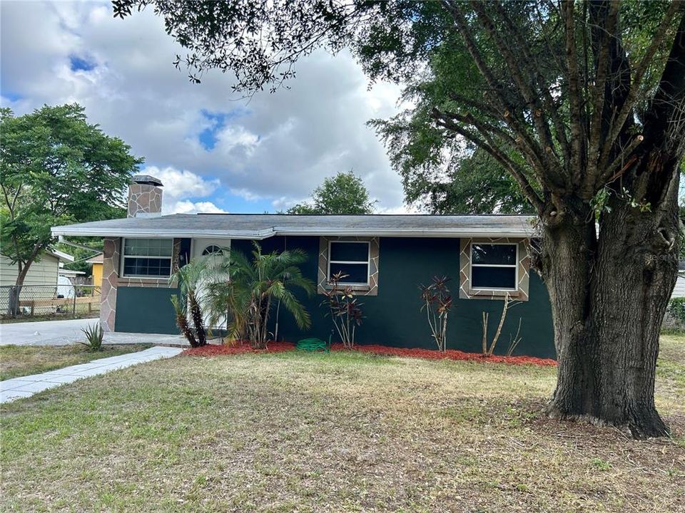 Active With Contract: $280,500 (3 beds, 2 baths, 1042 Square Feet)