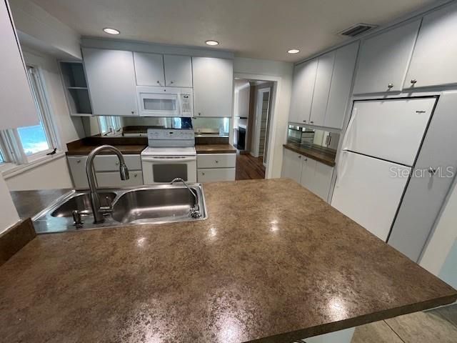 For Rent: $3,500 (2 beds, 2 baths, 1378 Square Feet)