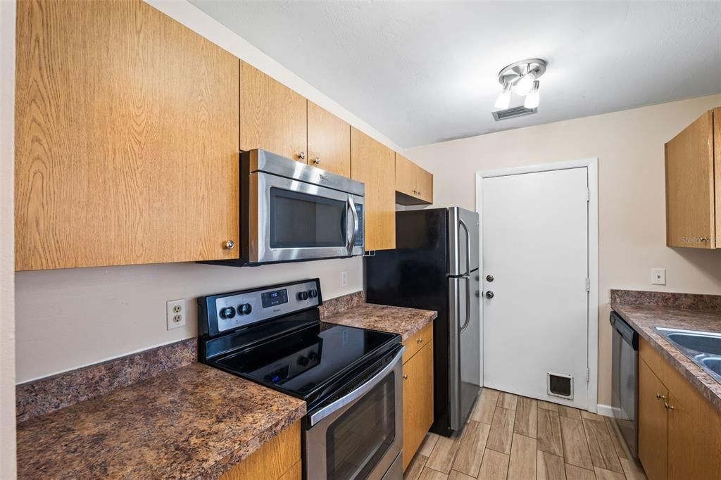 For Sale: $223,999 (2 beds, 2 baths, 1272 Square Feet)