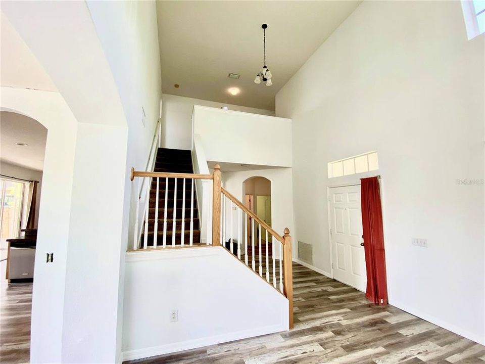 For Rent: $3,100 (4 beds, 2 baths, 2717 Square Feet)