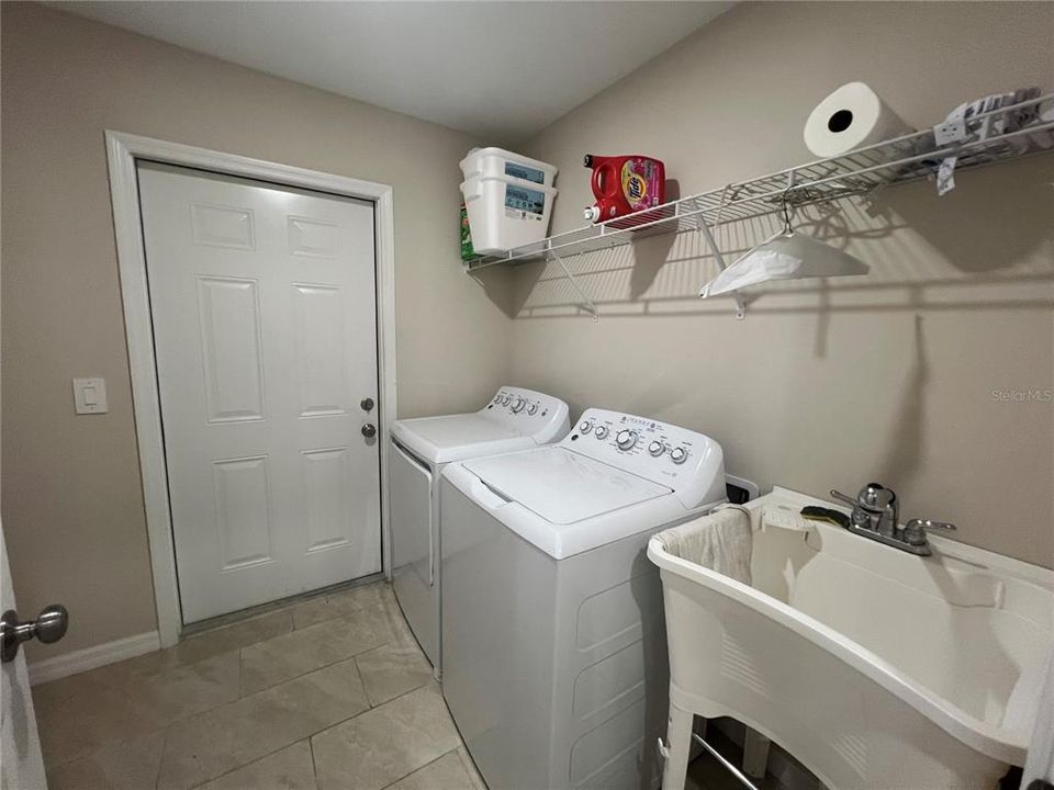 For Rent: $2,150 (3 beds, 2 baths, 1600 Square Feet)