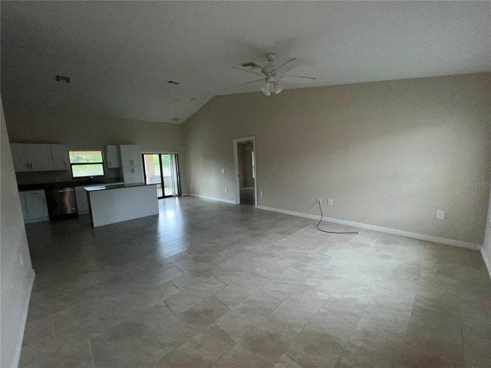 For Rent: $2,150 (3 beds, 2 baths, 1600 Square Feet)