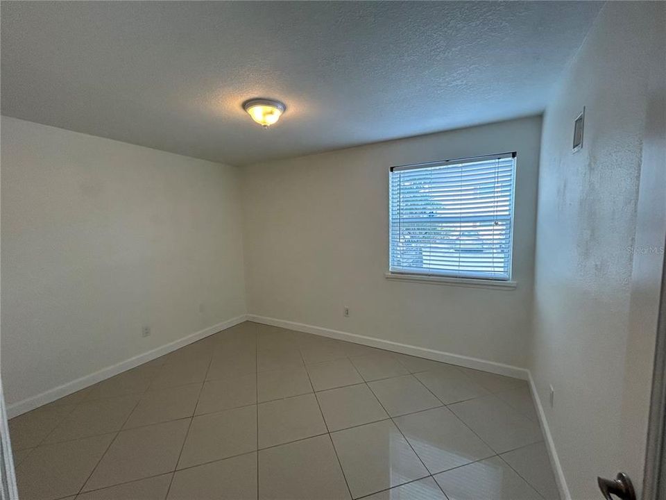 For Rent: $2,100 (3 beds, 2 baths, 1400 Square Feet)