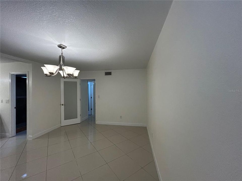 For Rent: $2,100 (3 beds, 2 baths, 1400 Square Feet)