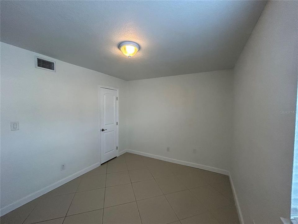 For Rent: $2,100 (3 beds, 2 baths, 1400 Square Feet)