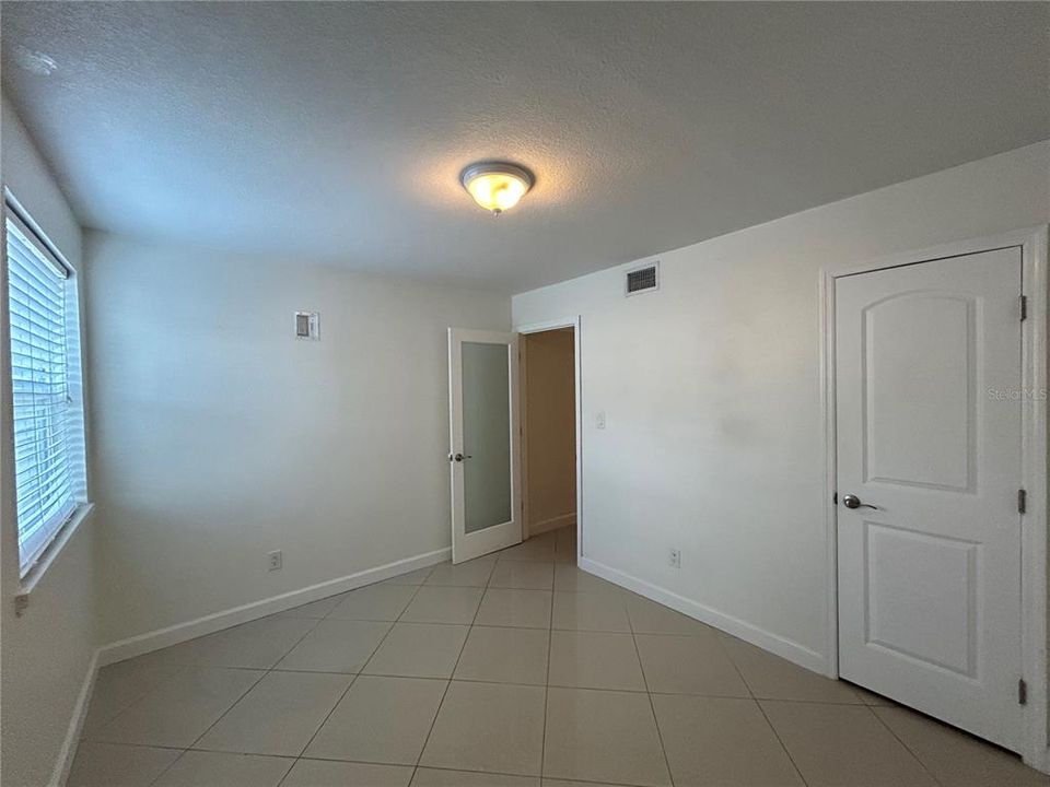 For Rent: $2,100 (3 beds, 2 baths, 1400 Square Feet)