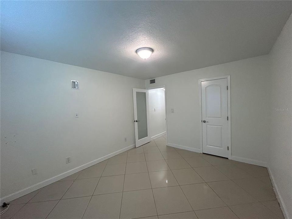 For Rent: $2,100 (3 beds, 2 baths, 1400 Square Feet)