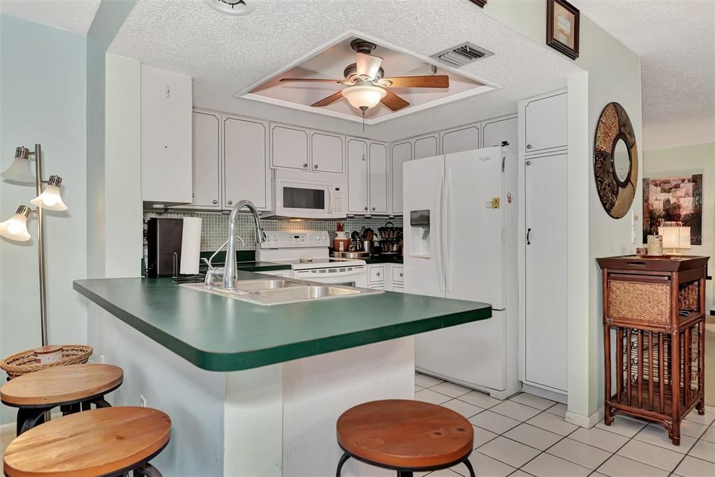 For Sale: $365,000 (2 beds, 2 baths, 1599 Square Feet)