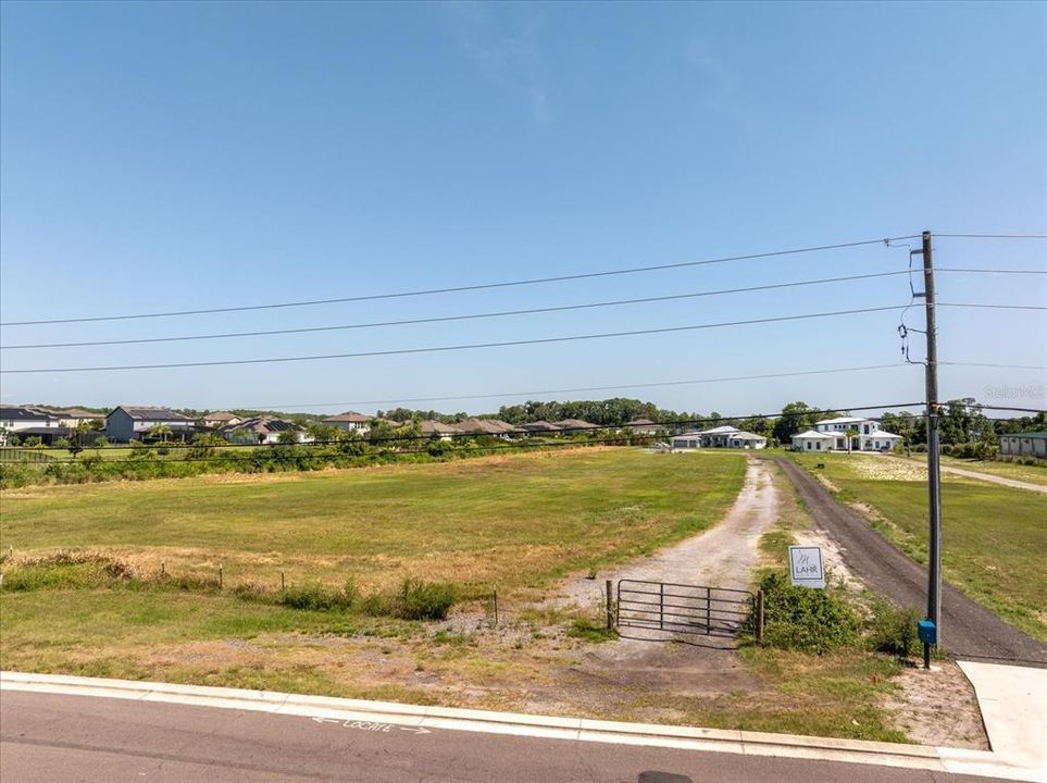 待售: $424,900 (1.93 acres)