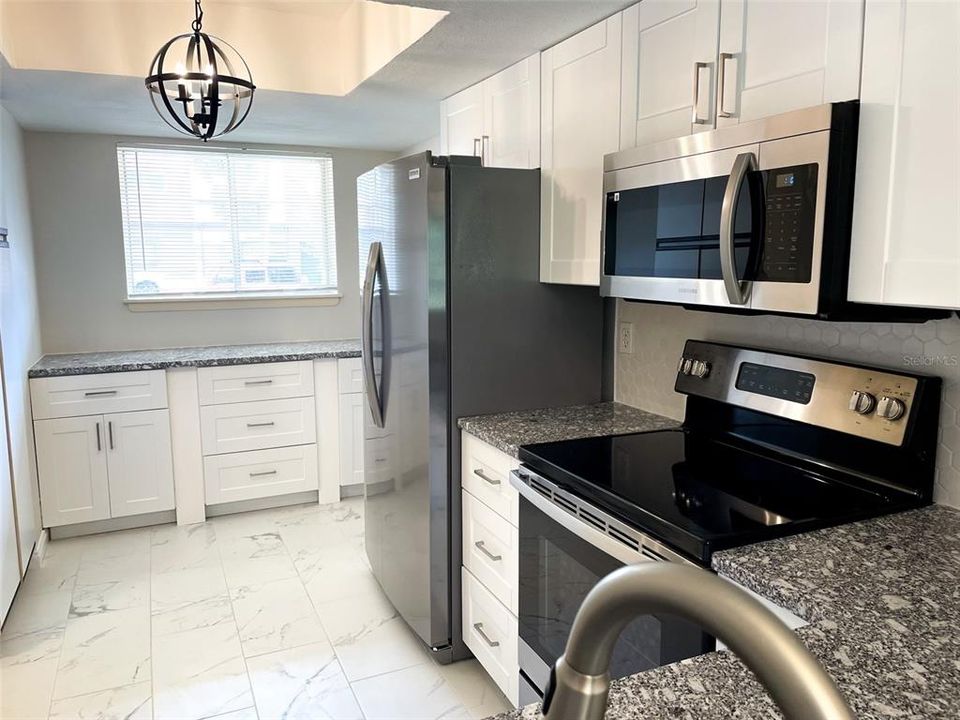 For Sale: $174,000 (2 beds, 2 baths, 1068 Square Feet)